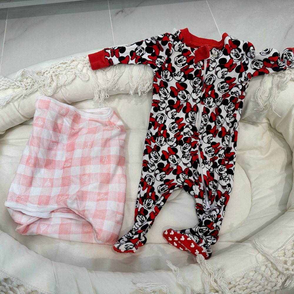 2pc Disney Princess Swaddle & Minnie Mouse Zipper Onesie
